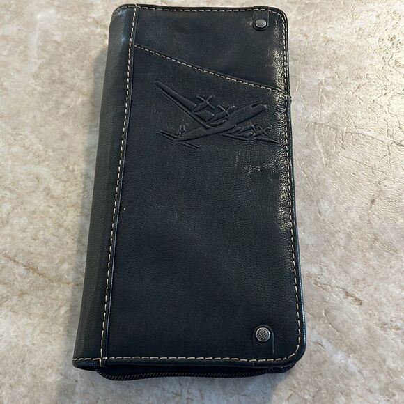 FOSSIL Leather Passport Wallet - Picture 1 of 5